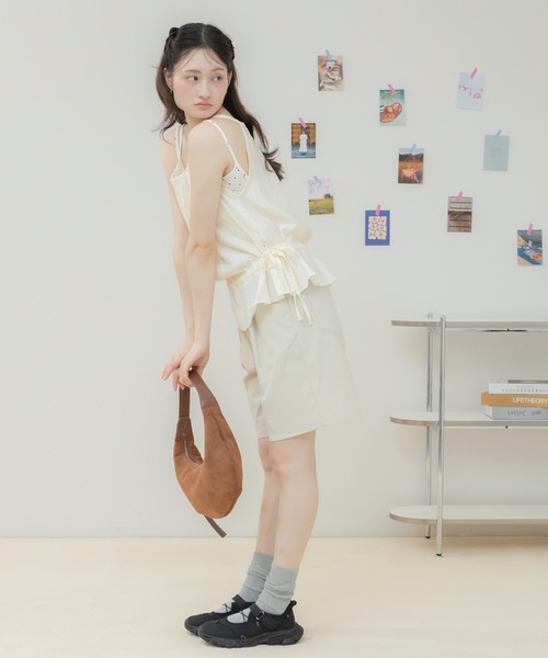 HEILIS(ヘイリス)の「サイドリボンキャミソールトップス / キャミソール キャミトップス レイヤードトップス シアーキャミ リボン サイドリボン ペプラム ギャザー 韓国 韓国ファッション フェミニン ガーリー カジュアル 重ね着 着回し 春服 夏服 秋服 ブラック ホワイト イエロー ブルー 黒 白 黄 水色(キャミソール・レディース・ホワイト/ブルー/イエロー/ブラック・FREE)」の6枚目の写真