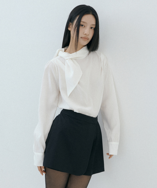 LUCIR ZU(ルシールズ)の「Ribbon Silky Blouse (ivory)(シャツ/ブラウス・レディース・その他・FREE)」の3枚目の写真