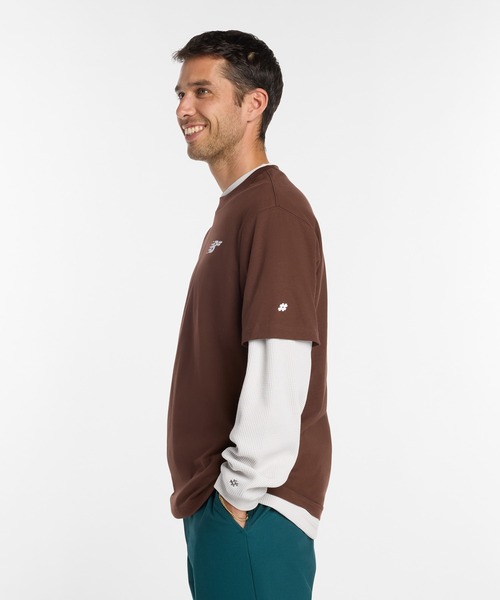 NEW BALANCE(ニューバランス)の「Numeric Small ロゴ T-Shirt(Tシャツ/カットソー・メンズ・チョコ/サックスブルー・SMALL/MEDIUM/LARGE/X-LARGE/XX-LARGE)」の3枚目の写真