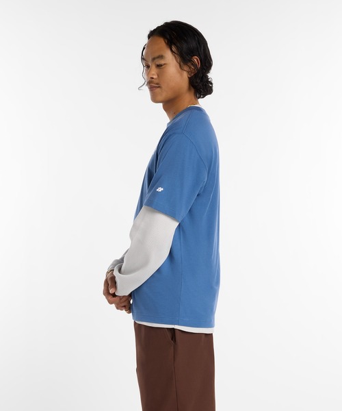 NEW BALANCE(ニューバランス)の「Numeric Small ロゴ T-Shirt(Tシャツ/カットソー・メンズ・チョコ/サックスブルー・SMALL/MEDIUM/LARGE/X-LARGE/XX-LARGE)」の9枚目の写真