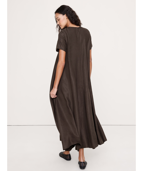 Banana Republic(バナナリパブリック)の「ビスコース リネン トラペーズ マキシ ドレス(ワンピース・レディース・ブラウン/ピンク・L/M/S/XS)」の3枚目の写真