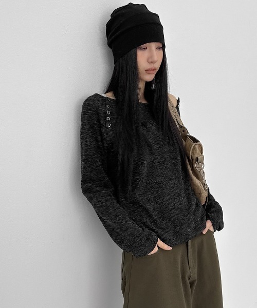 BLACKUP（ブラックアップ）の「[MADE] ミックスカラーボタンオフショルニットT（Tシャツ/カットソー・レディース・グレー/チャコール・FREE）」の6枚目の写真