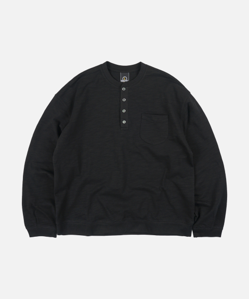 FRIZMWORKS(フリズムワークス)の「SLUB HENLEY NECK L/S TEE _ BLACK(Tシャツ/カットソー・メンズ・その他・SMALL/MEDIUM/LARGE/X-LARGE)」の1枚目の写真