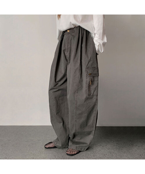 VASCARA(バスカラ)の「Wide Cotton Cargo Pants (2colors)(その他パンツ・レディース・グレー/カーキ・SMALL/MEDIUM)」の1枚目の写真