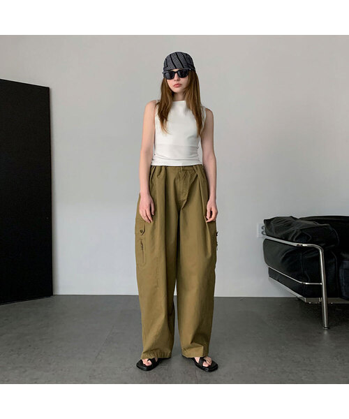 VASCARA(バスカラ)の「Wide Cotton Cargo Pants (2colors)(その他パンツ・レディース・グレー/カーキ・SMALL/MEDIUM)」の2枚目の写真