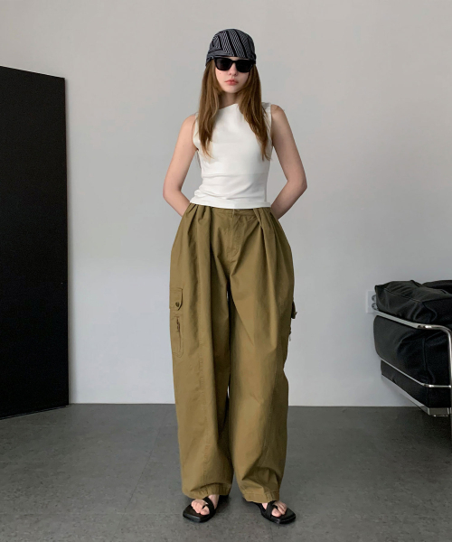 VASCARA(バスカラ)の「Wide Cotton Cargo Pants (2colors)(その他パンツ・レディース・グレー/カーキ・SMALL/MEDIUM)」の4枚目の写真