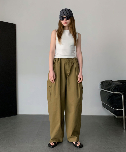VASCARA(バスカラ)の「Wide Cotton Cargo Pants (2colors)(その他パンツ・レディース・グレー/カーキ・SMALL/MEDIUM)」の5枚目の写真