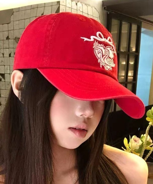 Vipoa（ヴィポア）の「Heart Swan Ribbon Cap（キャップ・レディース・ネイビー/レッド/ピンク・FREE）」の3枚目の写真