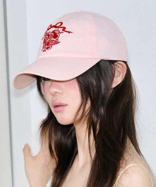 Vipoa（ヴィポア）の「Heart Swan Ribbon Cap（キャップ・レディース・ネイビー/レッド/ピンク・FREE）」の2枚目の写真