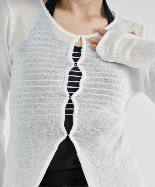 Ezick(エジック)の「【UVCUT】sheer hook cardigan シアーカーディガン(カーディガン/ボレロ・レディース・ブラック/オフホワイト・FREE)」の4枚目の写真