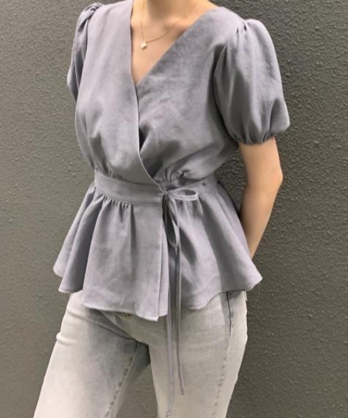 Teem Store(チームストア)の「ウエストマークカシュクールVネックブラウス(シャツ/ブラウス・レディース・ホワイト/ブラウン/ブルー・M/S)」の8枚目の写真