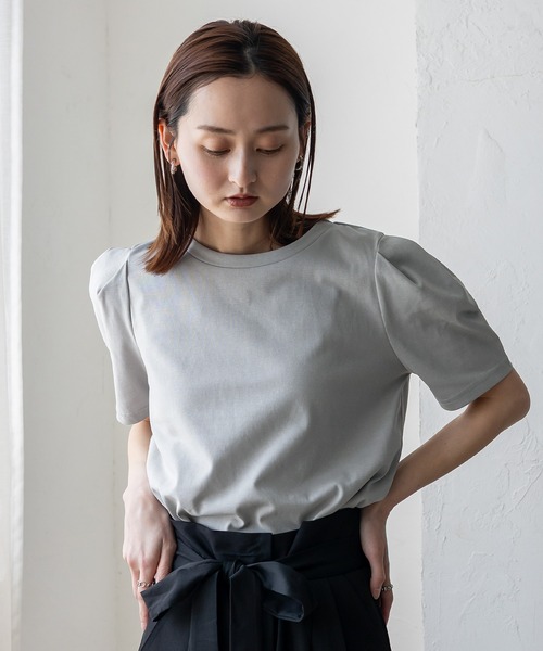 VitaFelice(ヴィータフェリーチェ)の「UVカット&接触冷感パフスリーブ半袖Tシャツ 汗染み防止加工(Tシャツ/カットソー・レディース・オフホワイト/スミクロ/グレー・FREE)」の1枚目の写真