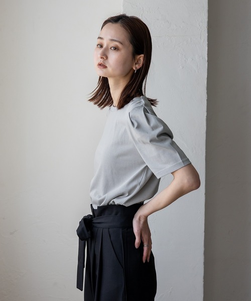 VitaFelice(ヴィータフェリーチェ)の「UVカット&接触冷感パフスリーブ半袖Tシャツ 汗染み防止加工(Tシャツ/カットソー・レディース・オフホワイト/スミクロ/グレー・FREE)」の10枚目の写真
