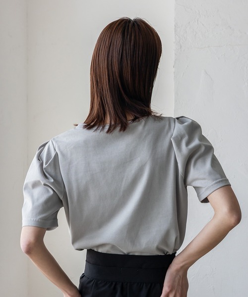 VitaFelice(ヴィータフェリーチェ)の「UVカット&接触冷感パフスリーブ半袖Tシャツ 汗染み防止加工(Tシャツ/カットソー・レディース・オフホワイト/スミクロ/グレー・FREE)」の12枚目の写真