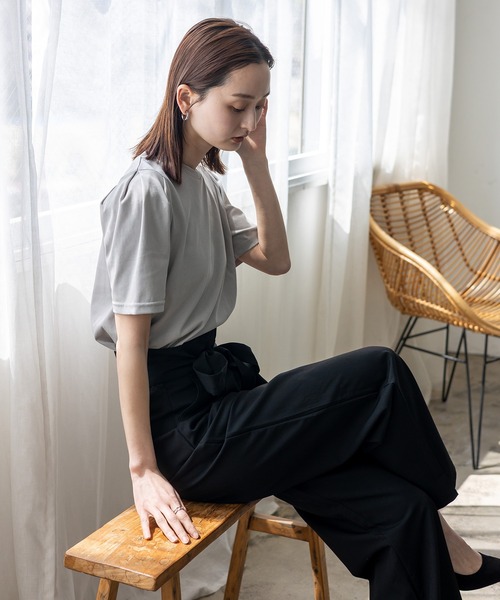 VitaFelice(ヴィータフェリーチェ)の「UVカット&接触冷感パフスリーブ半袖Tシャツ 汗染み防止加工(Tシャツ/カットソー・レディース・オフホワイト/スミクロ/グレー・FREE)」の14枚目の写真