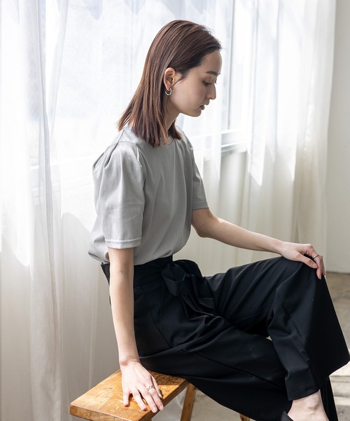 VitaFelice(ヴィータフェリーチェ)の「UVカット&接触冷感パフスリーブ半袖Tシャツ 汗染み防止加工(Tシャツ/カットソー・レディース・オフホワイト/スミクロ/グレー・FREE)」の15枚目の写真