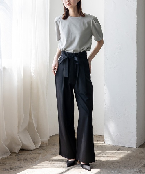 VitaFelice(ヴィータフェリーチェ)の「UVカット&接触冷感パフスリーブ半袖Tシャツ 汗染み防止加工(Tシャツ/カットソー・レディース・オフホワイト/スミクロ/グレー・FREE)」の16枚目の写真