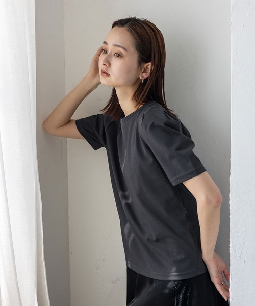 VitaFelice(ヴィータフェリーチェ)の「UVカット&接触冷感パフスリーブ半袖Tシャツ 汗染み防止加工(Tシャツ/カットソー・レディース・オフホワイト/スミクロ/グレー・FREE)」の22枚目の写真