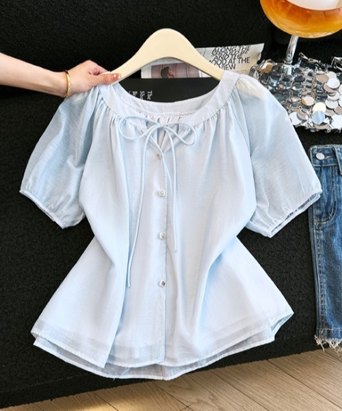LUCPY(ラクピー)の「リボンネックペプラムブラウス(シャツ/ブラウス・レディース・ブルー/ホワイト・X-LARGE/LARGE/MEDIUM/SMALL)」の2枚目の写真