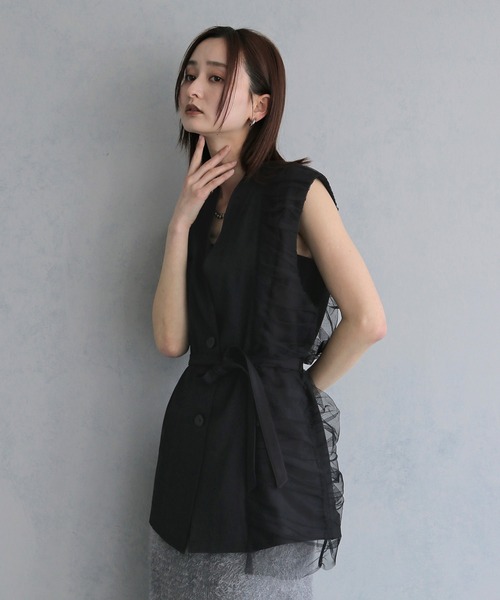 &g'aime(アンジェム)の「【&g'aime 】ギャザー切替ベスト Gathered Panelled Vest(ベスト・レディース・チャコールグレー/ブラック・FREE)」の2枚目の写真
