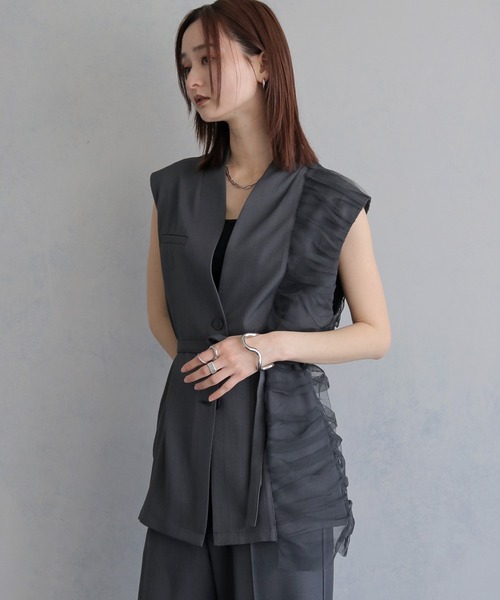 &g'aime(アンジェム)の「【&g'aime 】ギャザー切替ベスト Gathered Panelled Vest(ベスト・レディース・チャコールグレー/ブラック・FREE)」の19枚目の写真