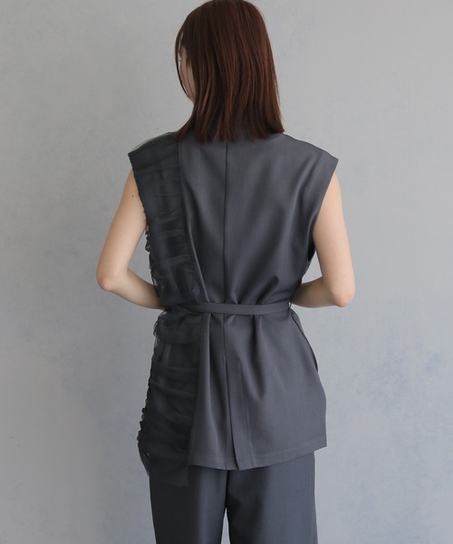 &g'aime(アンジェム)の「【&g'aime 】ギャザー切替ベスト Gathered Panelled Vest(ベスト・レディース・チャコールグレー/ブラック・FREE)」の21枚目の写真
