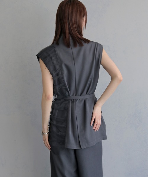 &g'aime(アンジェム)の「【&g'aime 】ギャザー切替ベスト Gathered Panelled Vest(ベスト・レディース・チャコールグレー/ブラック・FREE)」の22枚目の写真