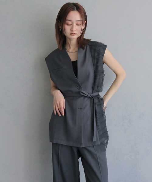 &g'aime(アンジェム)の「【&g'aime 】ギャザー切替ベスト Gathered Panelled Vest(ベスト・レディース・チャコールグレー/ブラック・FREE)」の15枚目の写真