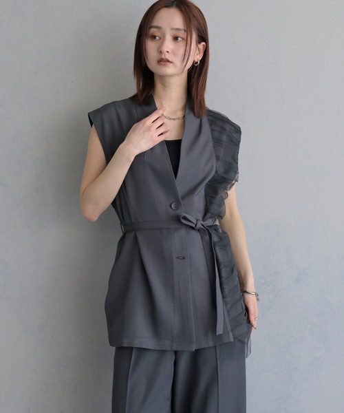 &g'aime(アンジェム)の「【&g'aime 】ギャザー切替ベスト Gathered Panelled Vest(ベスト・レディース・チャコールグレー/ブラック・FREE)」の16枚目の写真