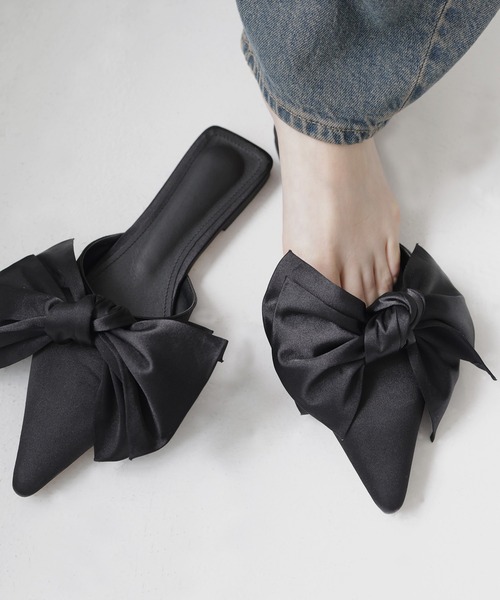 Mili affinity（ミリアフィニティー）の「リボンパンプス（パンプス・レディース・ブラック/ストライプ・24-24.5cm/23-23.5cm）」の2枚目の写真