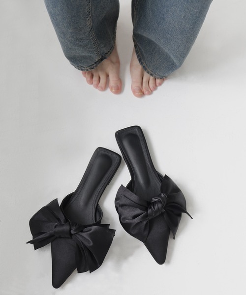 Mili affinity（ミリアフィニティー）の「リボンパンプス（パンプス・レディース・ブラック/ストライプ・24-24.5cm/23-23.5cm）」の4枚目の写真
