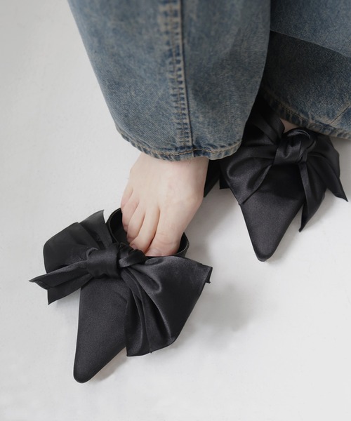 Mili affinity（ミリアフィニティー）の「リボンパンプス（パンプス・レディース・ブラック/ストライプ・24-24.5cm/23-23.5cm）」の5枚目の写真