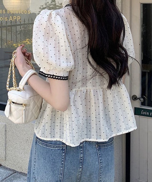 mielu(ミエル)の「ドット柄バイカラーチュニック(シャツ/ブラウス・レディース・ホワイト・MEDIUM/LARGE)」の5枚目の写真