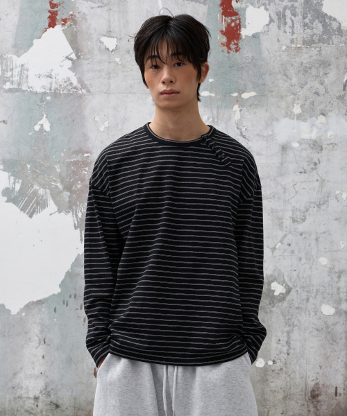 AGOD（エージーオーディー）の「サイドボタンヘンリーネックストライプロングスリーブ[ブラック]（Tシャツ/カットソー・レディース・その他・SMALL/MEDIUM/LARGE）」の2枚目の写真
