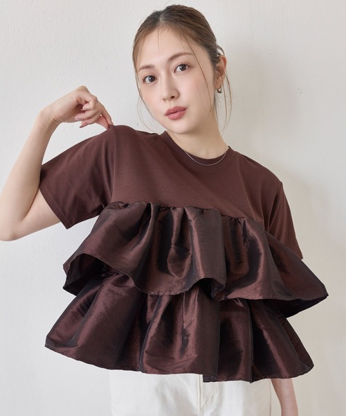 en CAnAF(エンカナフ)の「【1枚で華やぐ主役トップス】ナイロンドッキングフリルTシャツ(Tシャツ/カットソー・レディース・ブラウン/ブラック/ホワイト・フリー)」の3枚目の写真