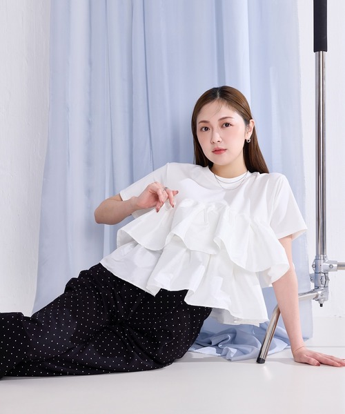 en CAnAF(エンカナフ)の「【1枚で華やぐ主役トップス】ナイロンドッキングフリルTシャツ(Tシャツ/カットソー・レディース・ブラウン/ブラック/ホワイト・フリー)」の6枚目の写真