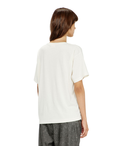 DIESEL(ディーゼル)の「ウィメンズ Tシャツ T-NORMY-AA4(Tシャツ/カットソー・レディース・ホワイト/ベージュ系その他・X-SMALL/SMALL/LARGE/MEDIUM/XX-SMALL)」の3枚目の写真