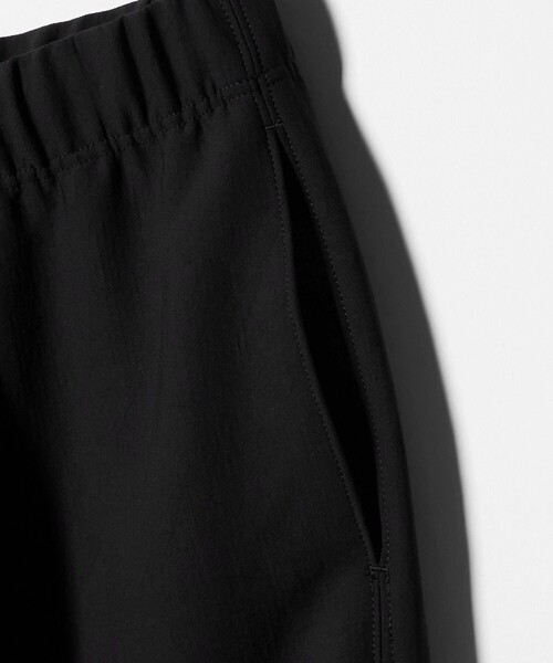 UNITED ARROWS & SONS by DAISUKE OBANA（ユナイテッドアローズアンドサンズバイダイスケオバナ）の「＜D.O UNITED ARROWS BY DAISUKE OBANA＞Ⅰ 1P WIDE TPD PANTS BLK 26SS/ワイドパンツ（その他パンツ・メンズ・ブラック・M/S/L/XL）」の4枚目の写真