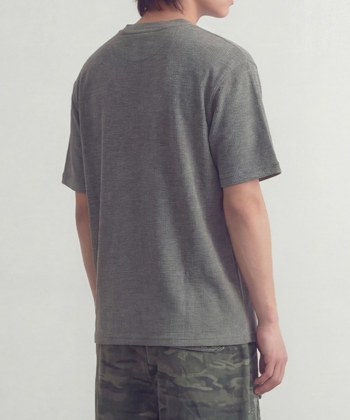 SAINTPAIN（セイントペイン）の「【UNISEX】SAINTPAIN／ワッフルヘンリーネックT（Tシャツ/カットソー・レディース・ブラック/グレー・MEDIUM）」の4枚目の写真