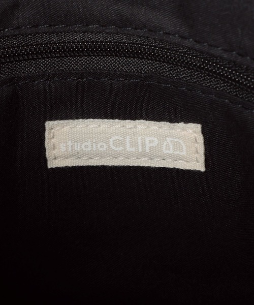 studio CLIP(スタディオクリップ)の「【8ポケット構造】8ポケット巾着ショルダーバッグ(ショルダーバッグ・レディース・その他1/ブラック/アイボリー・FREE)」の4枚目の写真
