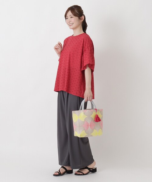 one'sterrace（ワンズテラス）の「HE エスニカンバッグ（トートバッグ・レディース・ピンク系9/ベージュ系8/ブラック系8・99）」の4枚目の写真