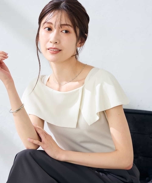 a.v.v(アーヴェヴェ)の「【接触冷感/UVカット】オフショルトップス(Tシャツ/カットソー・レディース・ブラック/アイボリー・39)」の2枚目の写真