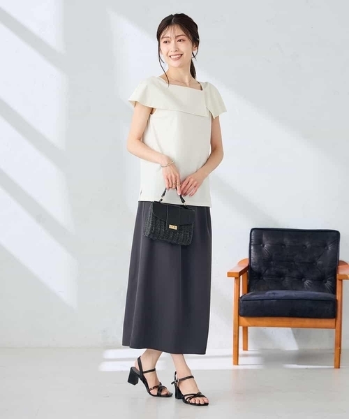 a.v.v(アーヴェヴェ)の「【接触冷感/UVカット】オフショルトップス(Tシャツ/カットソー・レディース・ブラック/アイボリー・39)」の8枚目の写真