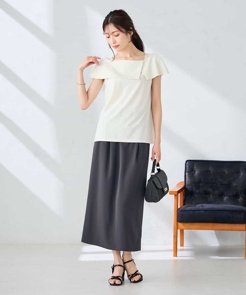 a.v.v(アーヴェヴェ)の「【接触冷感/UVカット】オフショルトップス(Tシャツ/カットソー・レディース・ブラック/アイボリー・39)」の9枚目の写真