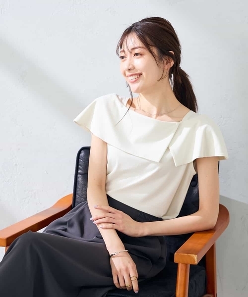 a.v.v(アーヴェヴェ)の「【接触冷感/UVカット】オフショルトップス(Tシャツ/カットソー・レディース・ブラック/アイボリー・39)」の10枚目の写真