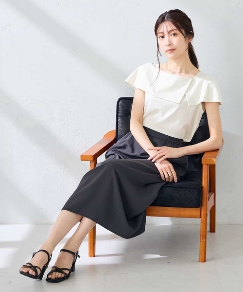 a.v.v(アーヴェヴェ)の「【接触冷感/UVカット】オフショルトップス(Tシャツ/カットソー・レディース・ブラック/アイボリー・39)」の12枚目の写真