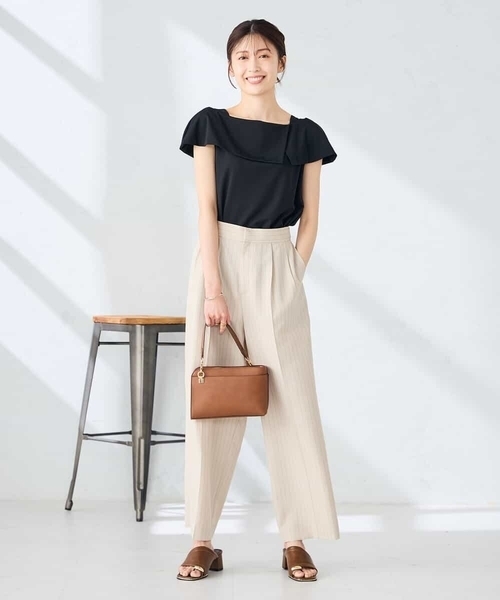 a.v.v(アーヴェヴェ)の「【接触冷感/UVカット】オフショルトップス(Tシャツ/カットソー・レディース・ブラック/アイボリー・39)」の17枚目の写真