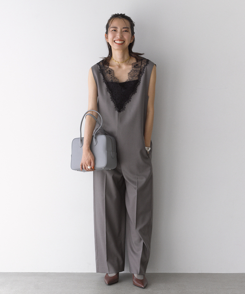 VERMEIL par iena(ヴェルメイユパーイエナ)の「《一部カラーWEB限定》Lace Neck オールインワン(つなぎ/オールインワン・レディース・ブラック/ブラウン・38/36/40)」の13枚目の写真