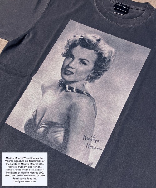 StPT(エスティーピーティー)の「【MARILYN MONROE/マリリン・モンロー】フォトTシャツ ピグメント染め ヴィンテージ ユニセックス モノクロ クローズアップ(Tシャツ/カットソー・メンズ・ブラック/ホワイト・MEDIUM/LARGE/X-LARGE/SMALL)」の2枚目の写真