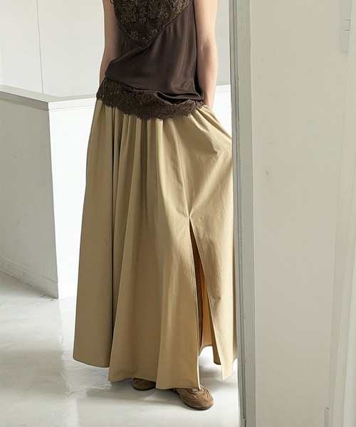 CLANE(クラネ)の「SLIT FLARE SKIRT(スカート・レディース・ホワイト/ベージュ/ブラック・1/0/2)」の3枚目の写真